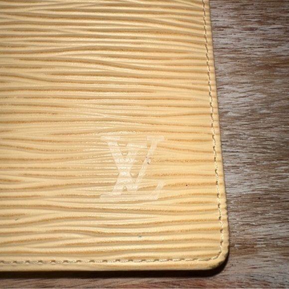 AUTHENTIC Louis Vuitton wallet. Can also checkbook cover or notebook cov… - Picture 3 of 11